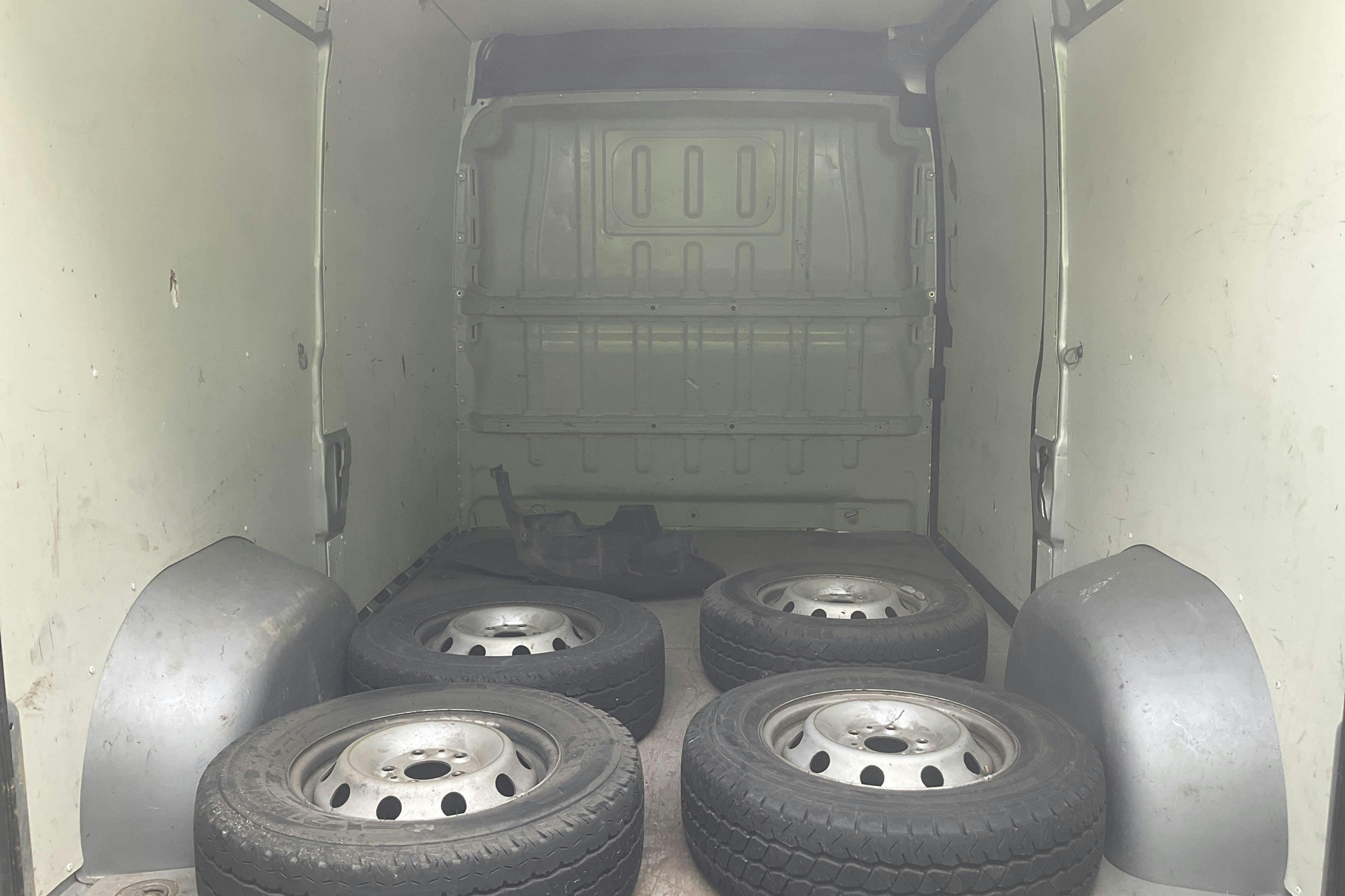 Vehicle Image 8