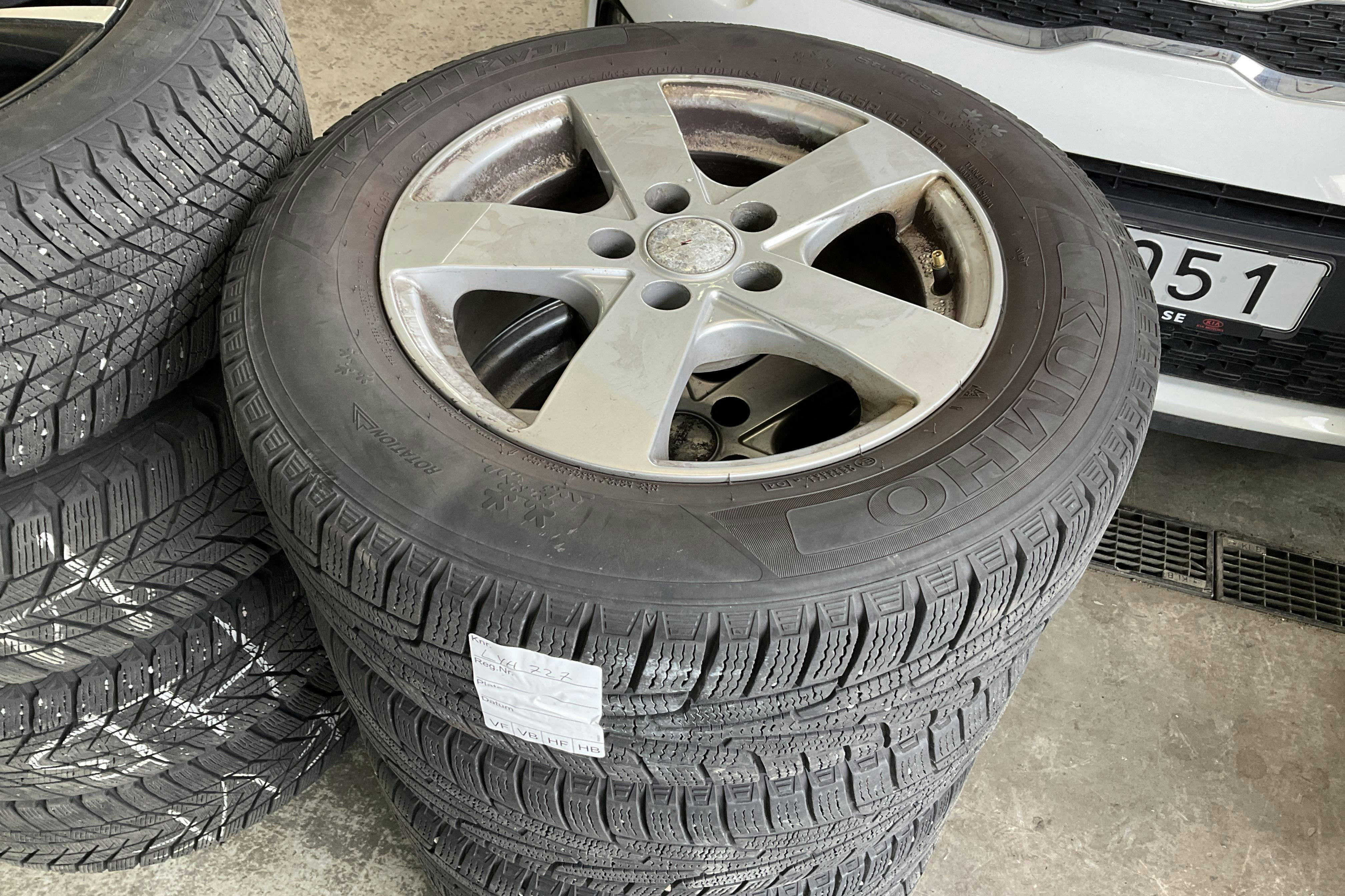 Vehicle Image 11