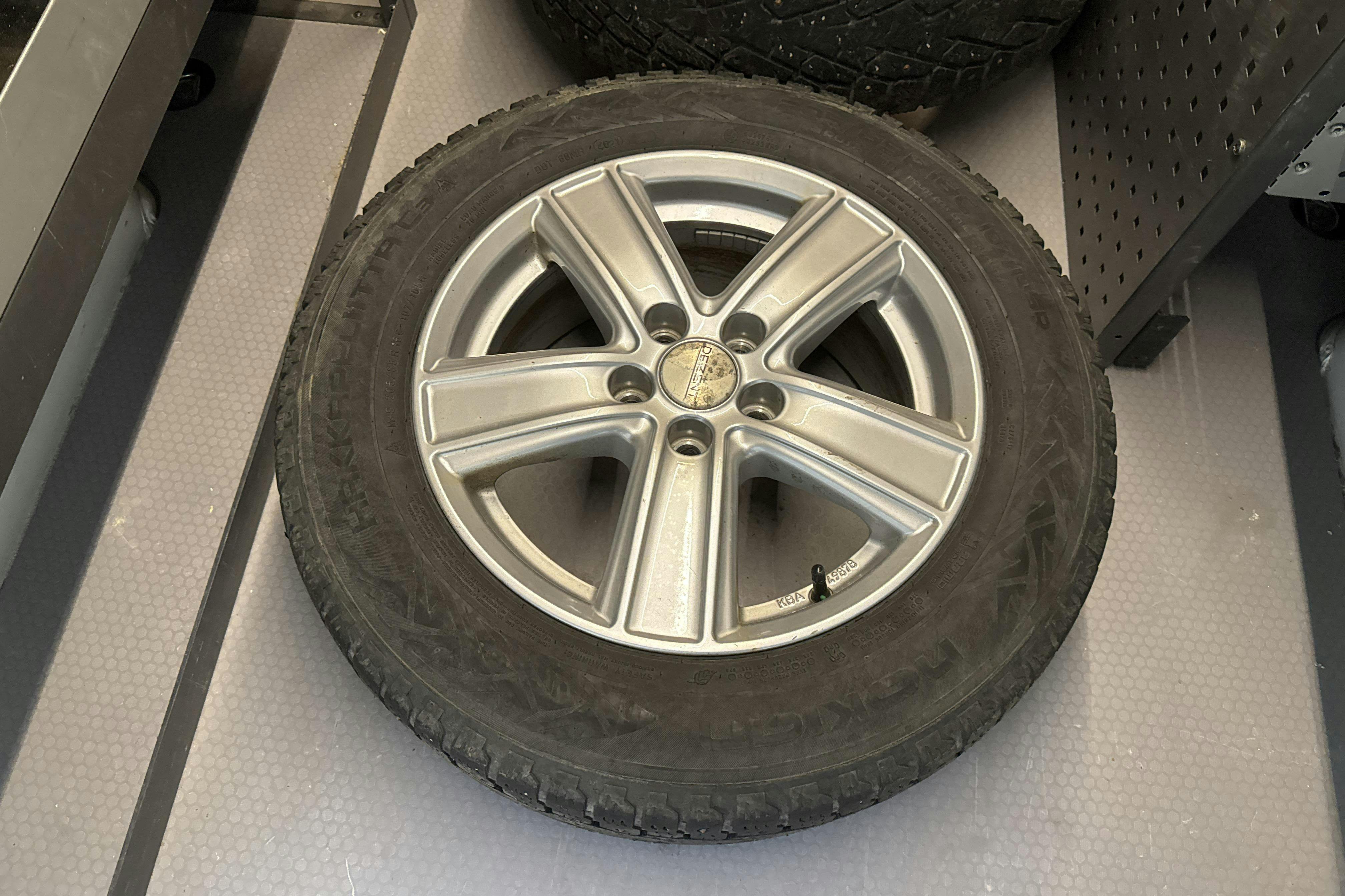 Vehicle Image 11