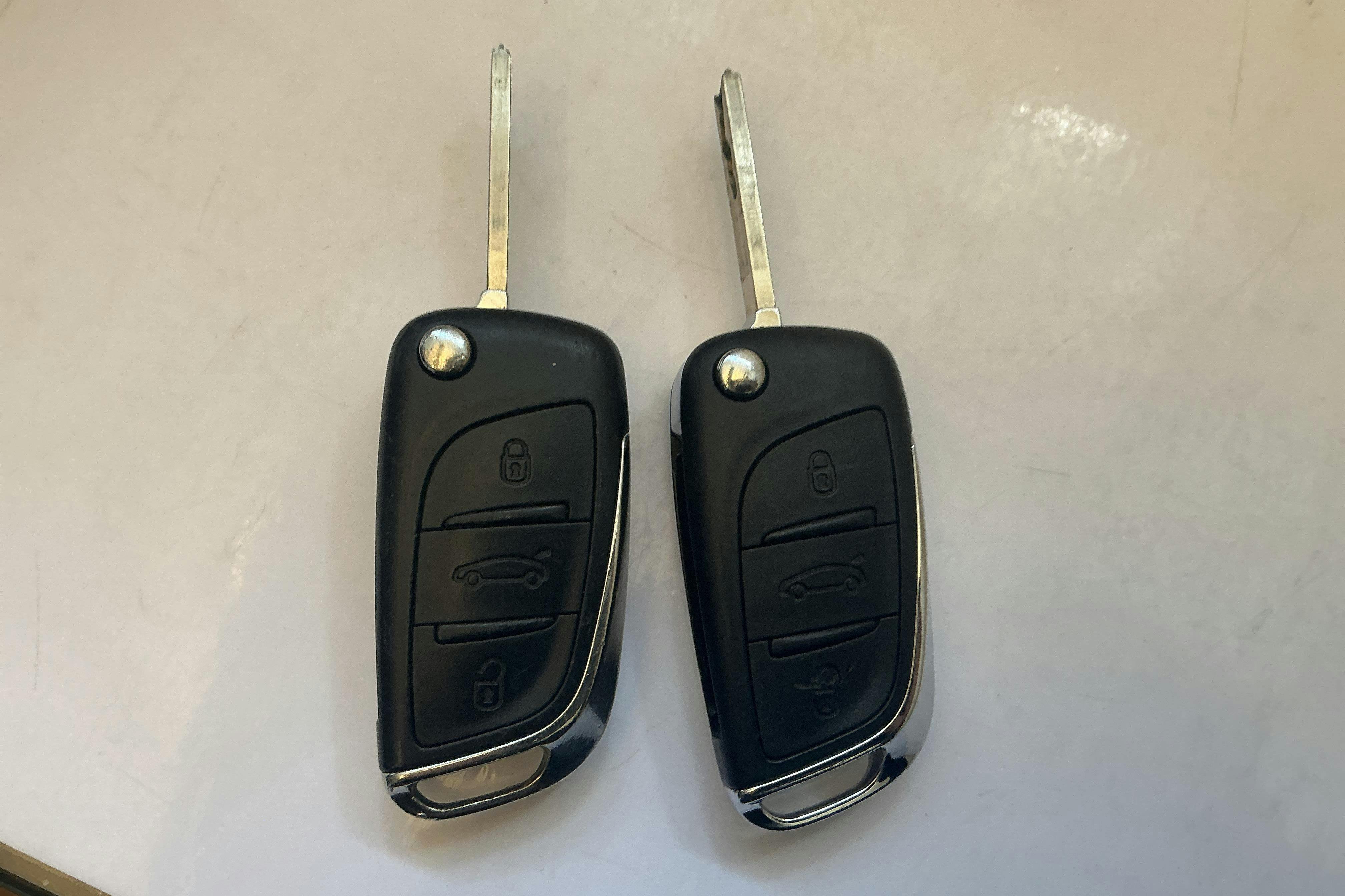 Vehicle Image 12
