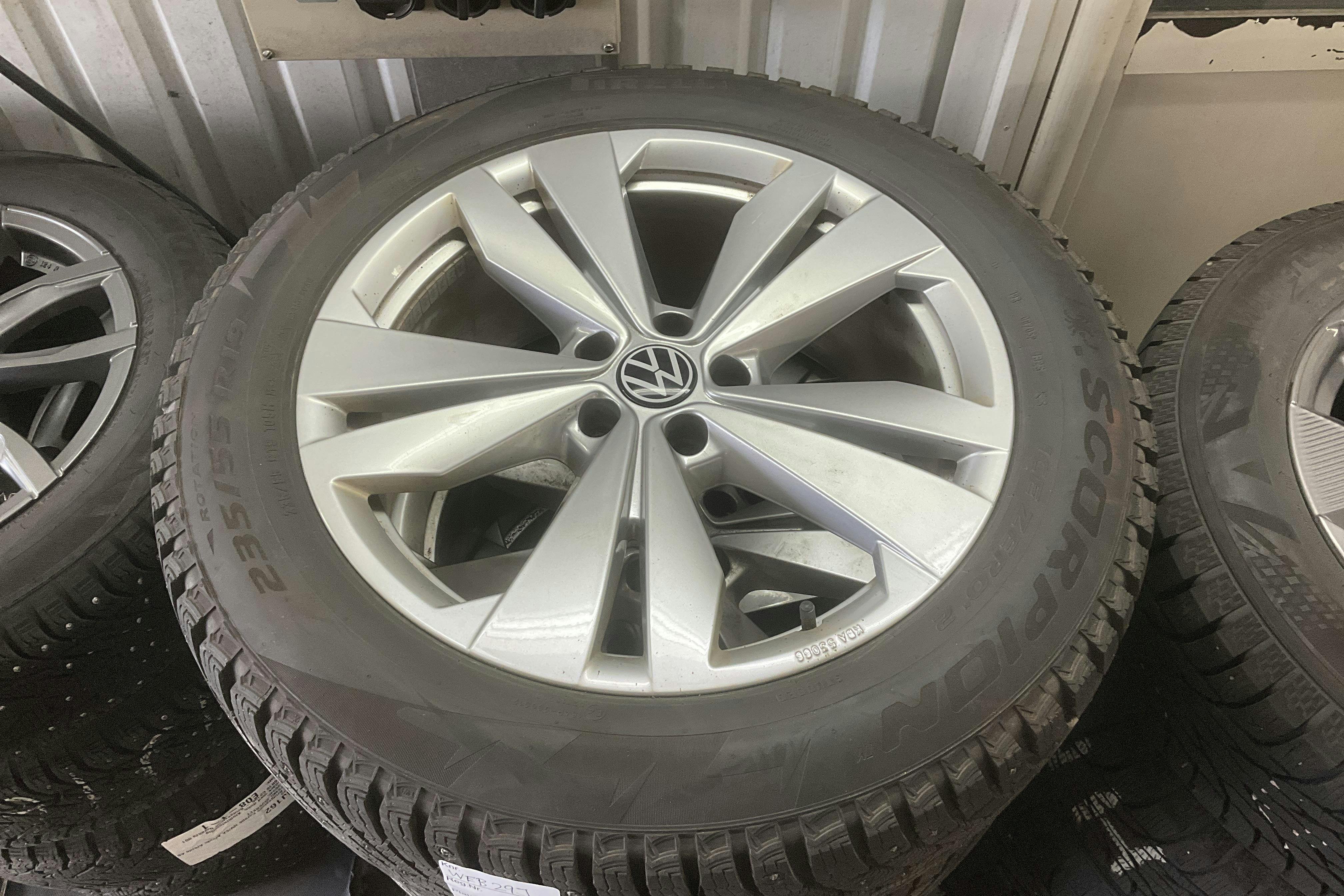 Vehicle Image 11