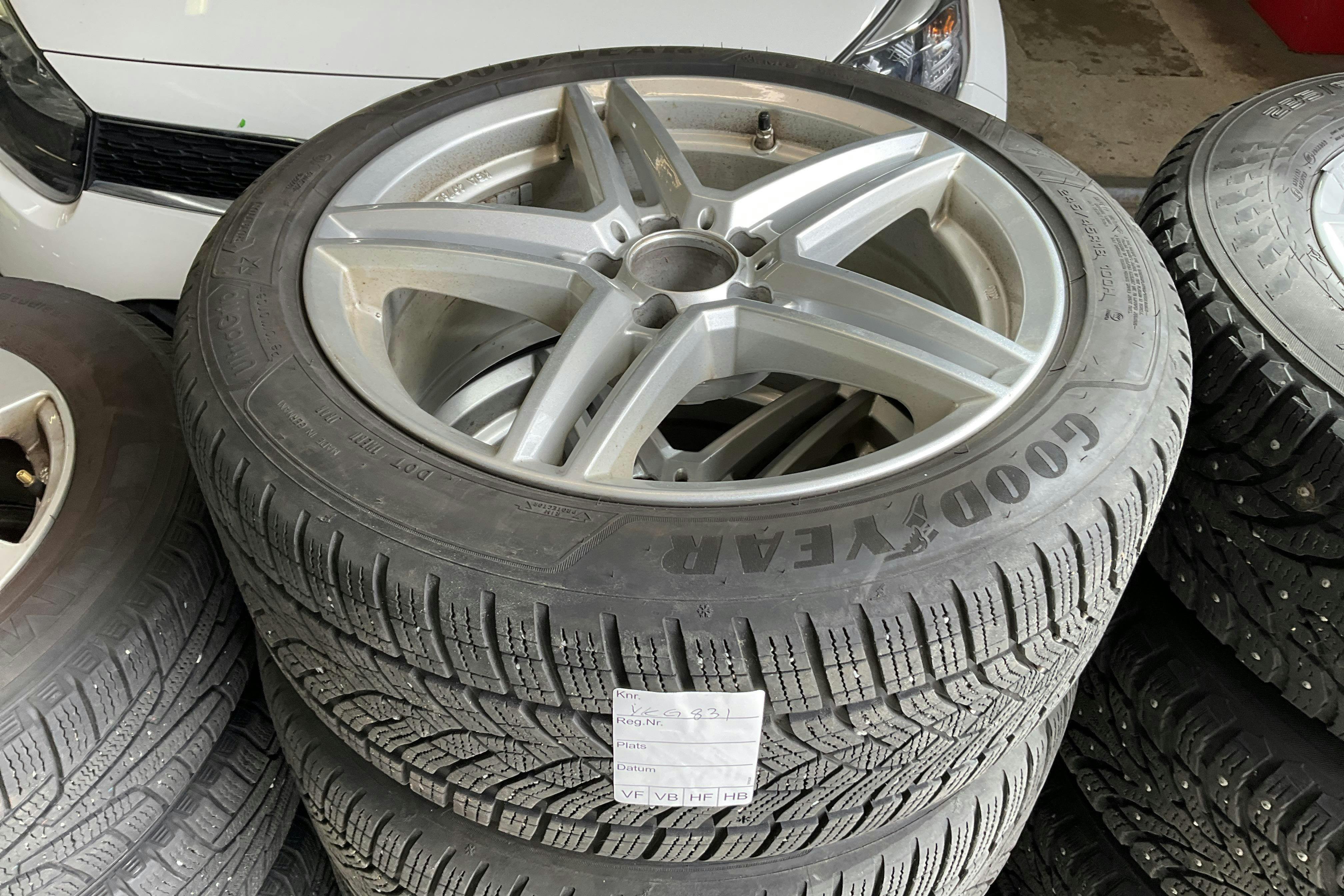Vehicle Image 13