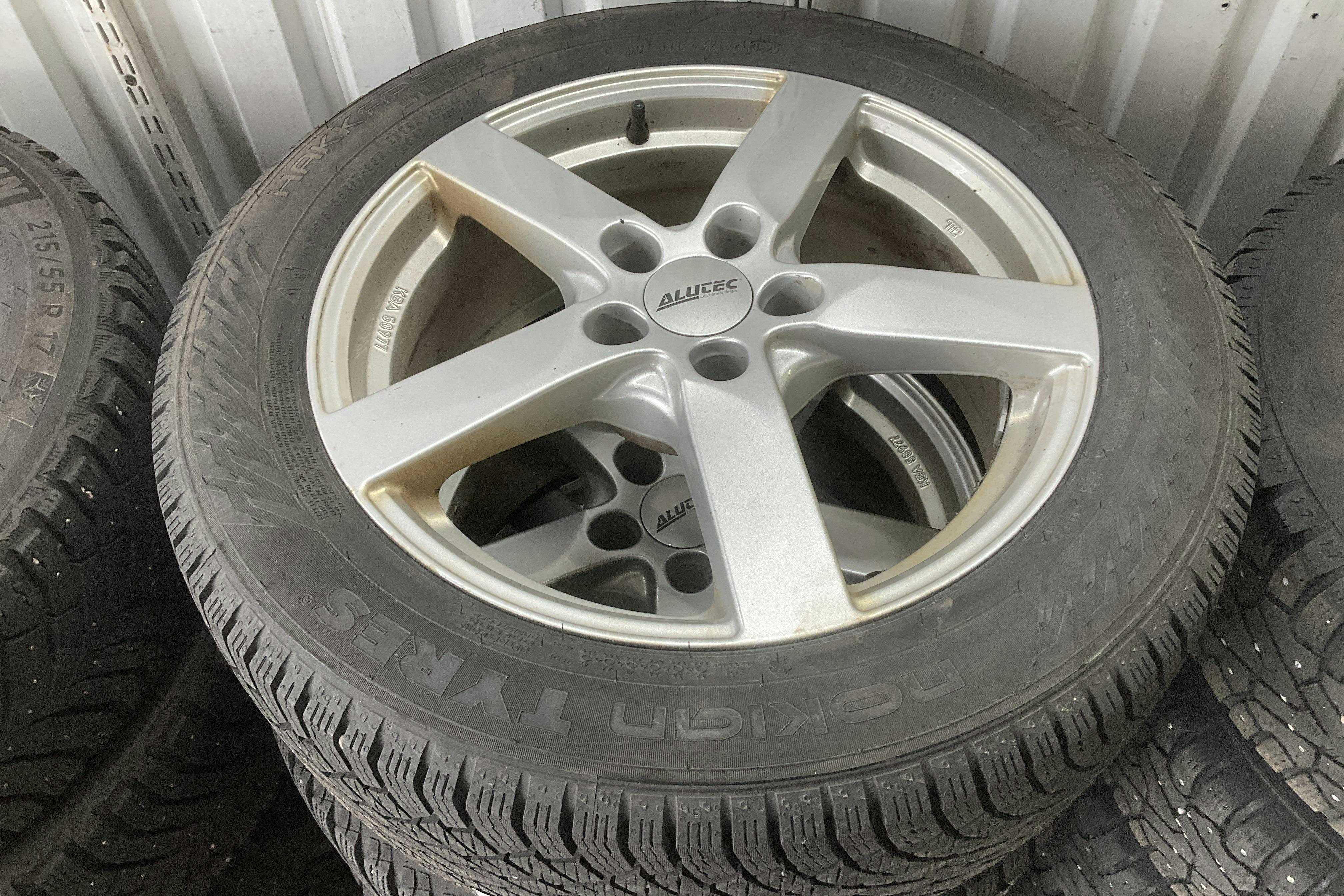 Vehicle Image 13