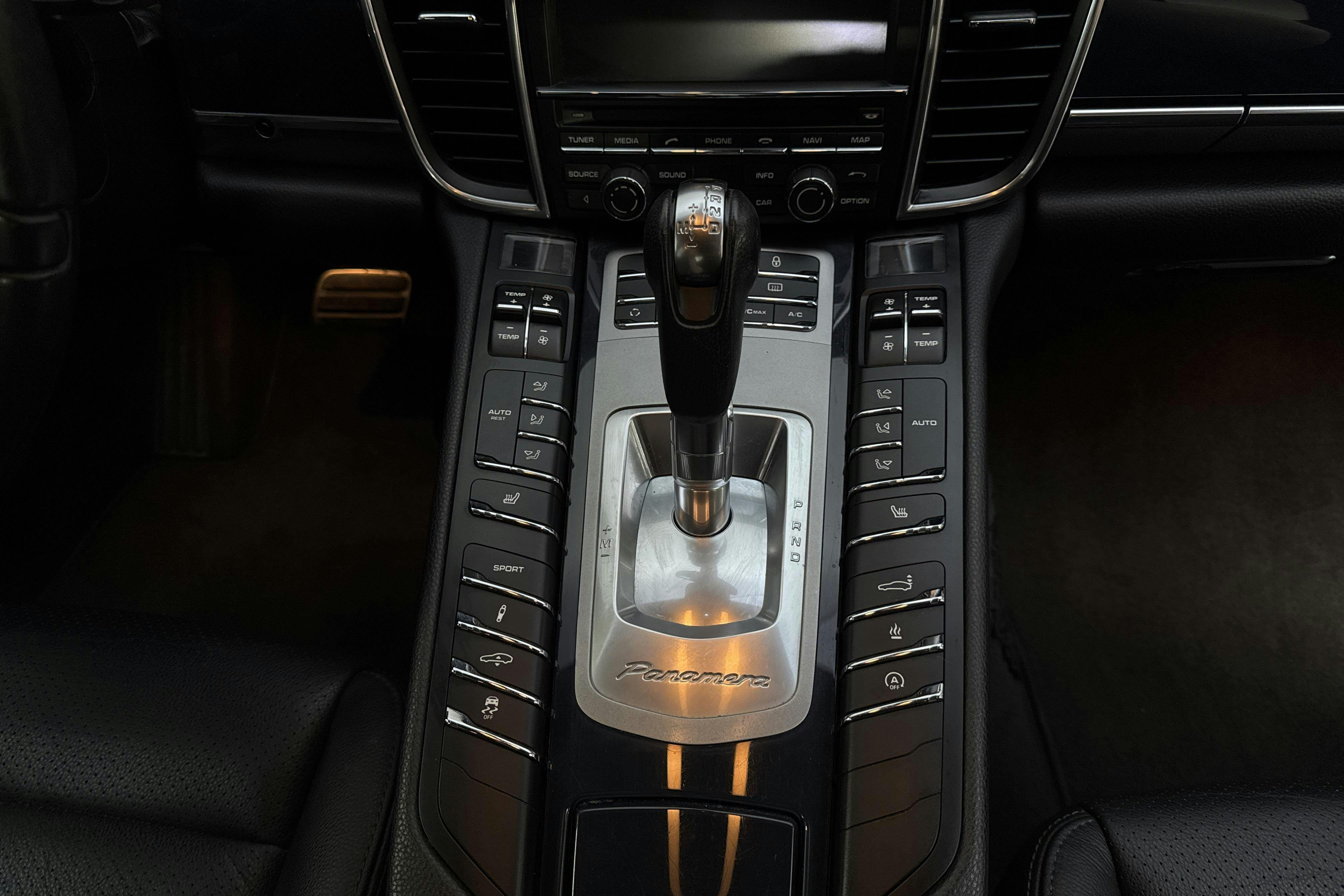 Vehicle Image 12