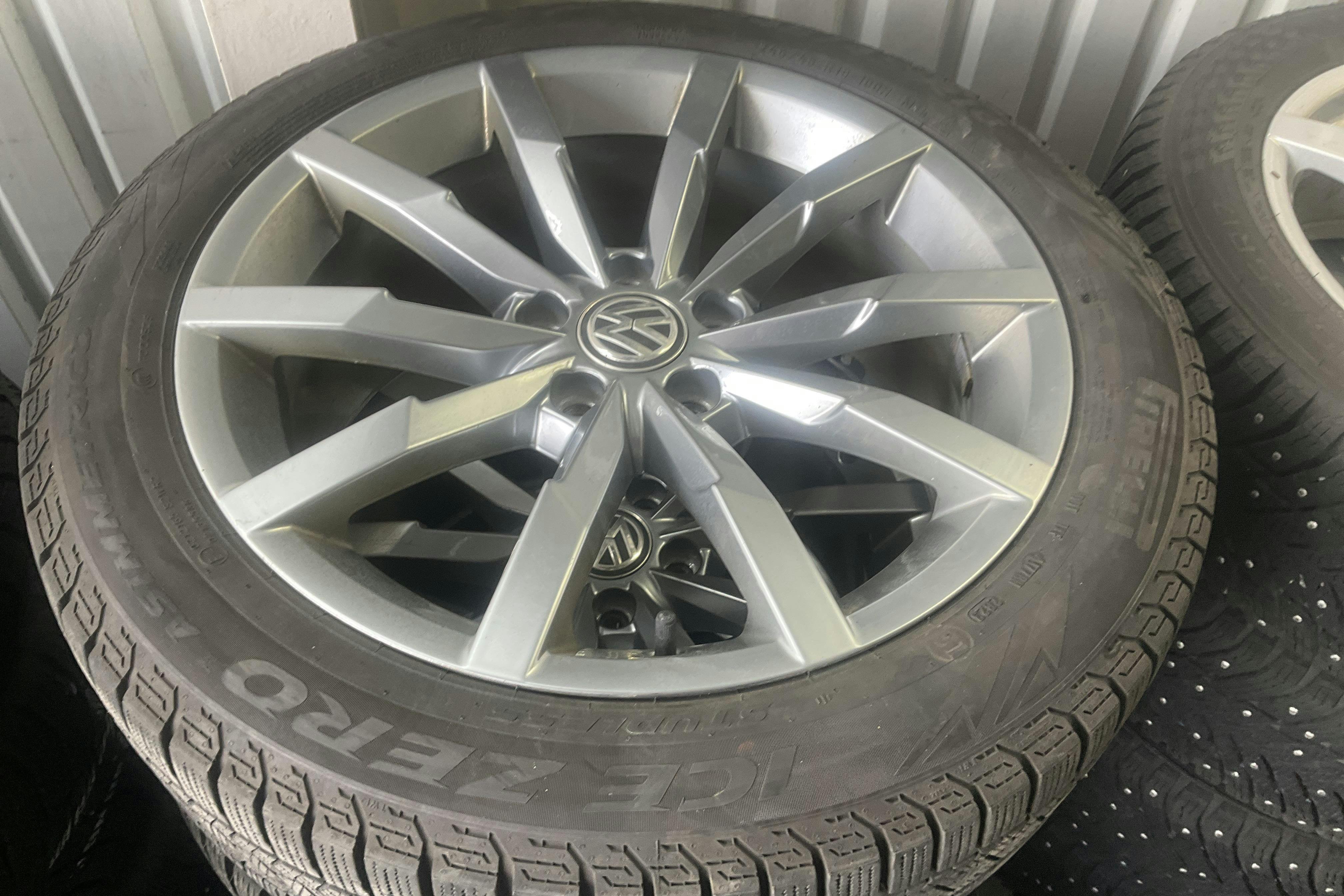 Vehicle Image 15