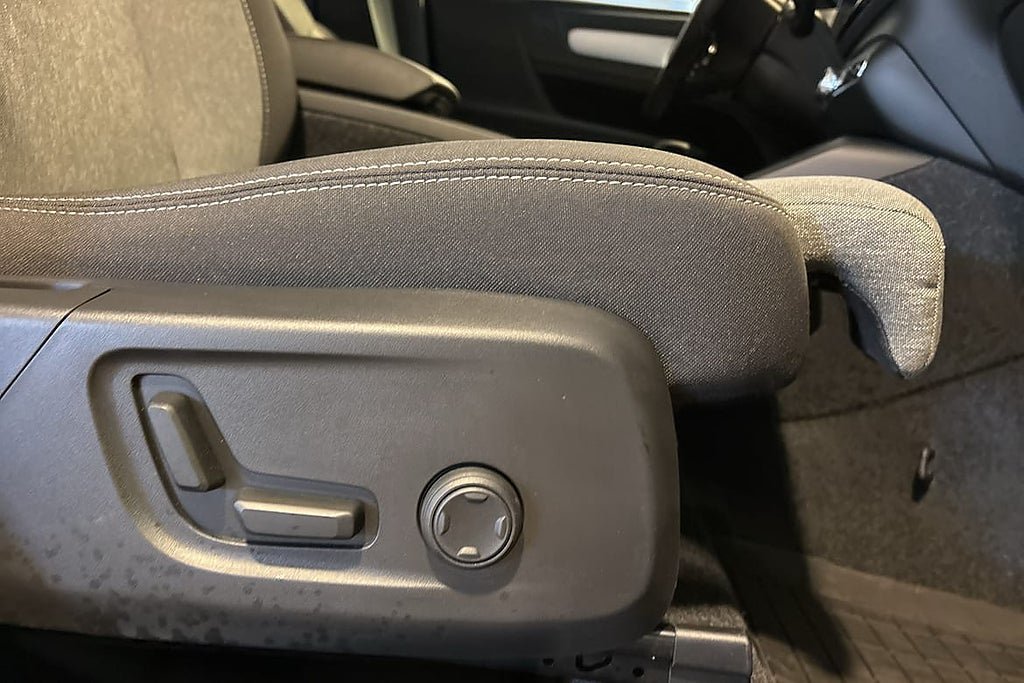 Vehicle Image 28