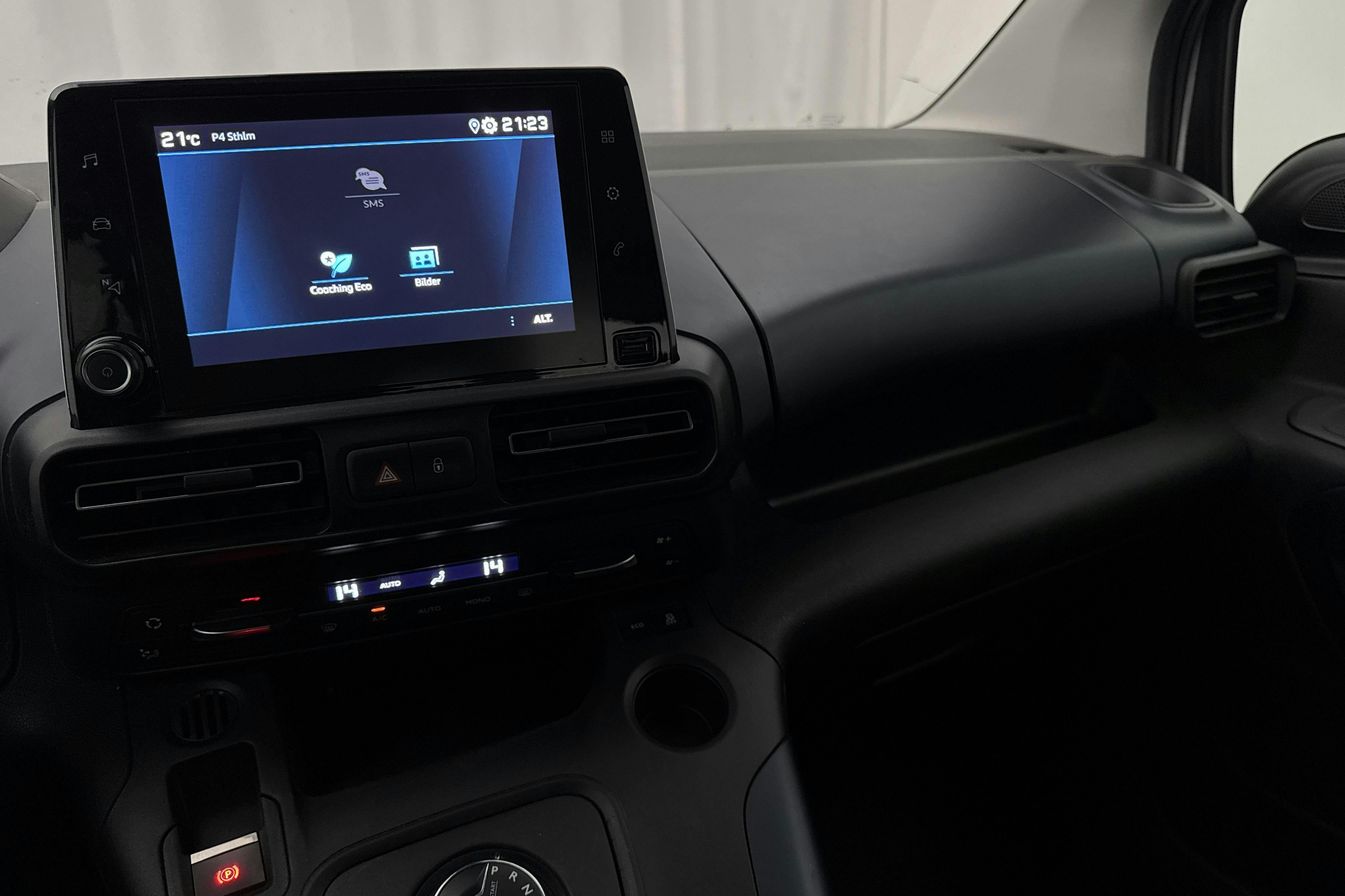 Vehicle Image 12