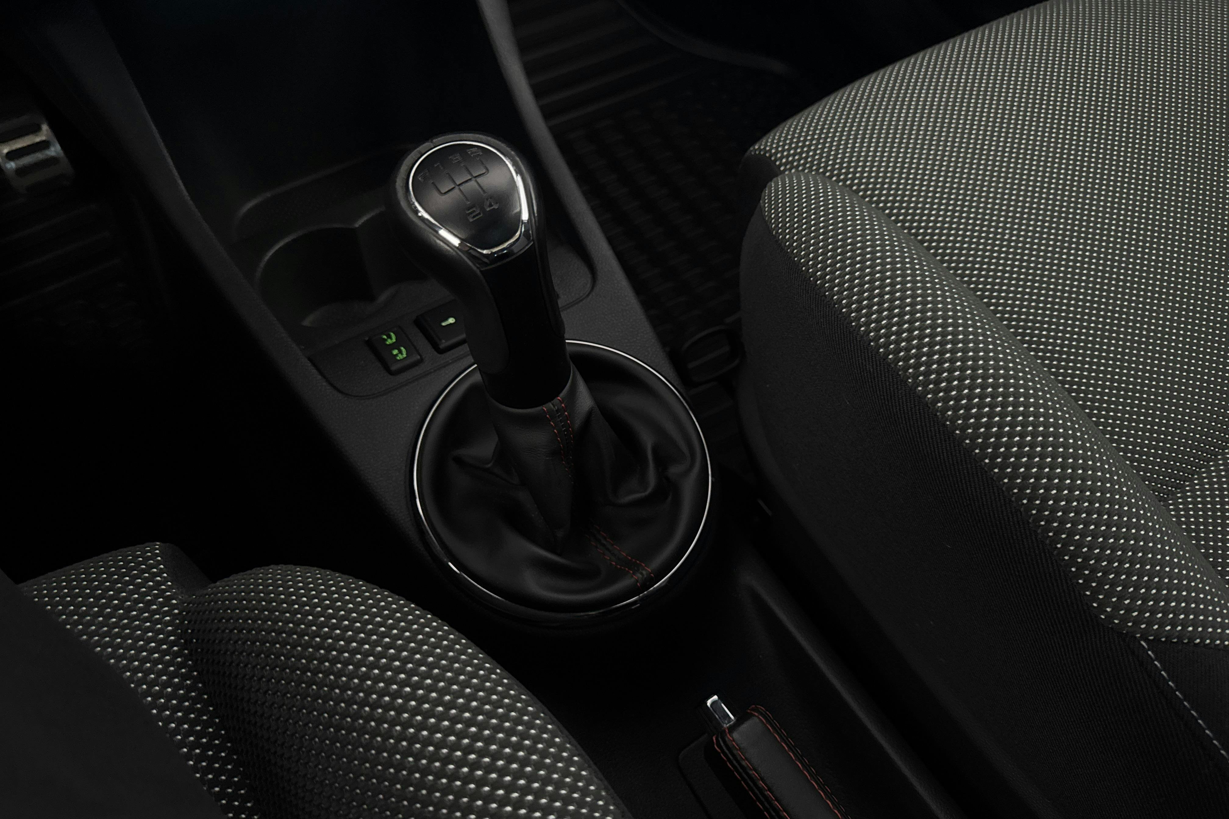 Vehicle Image 12