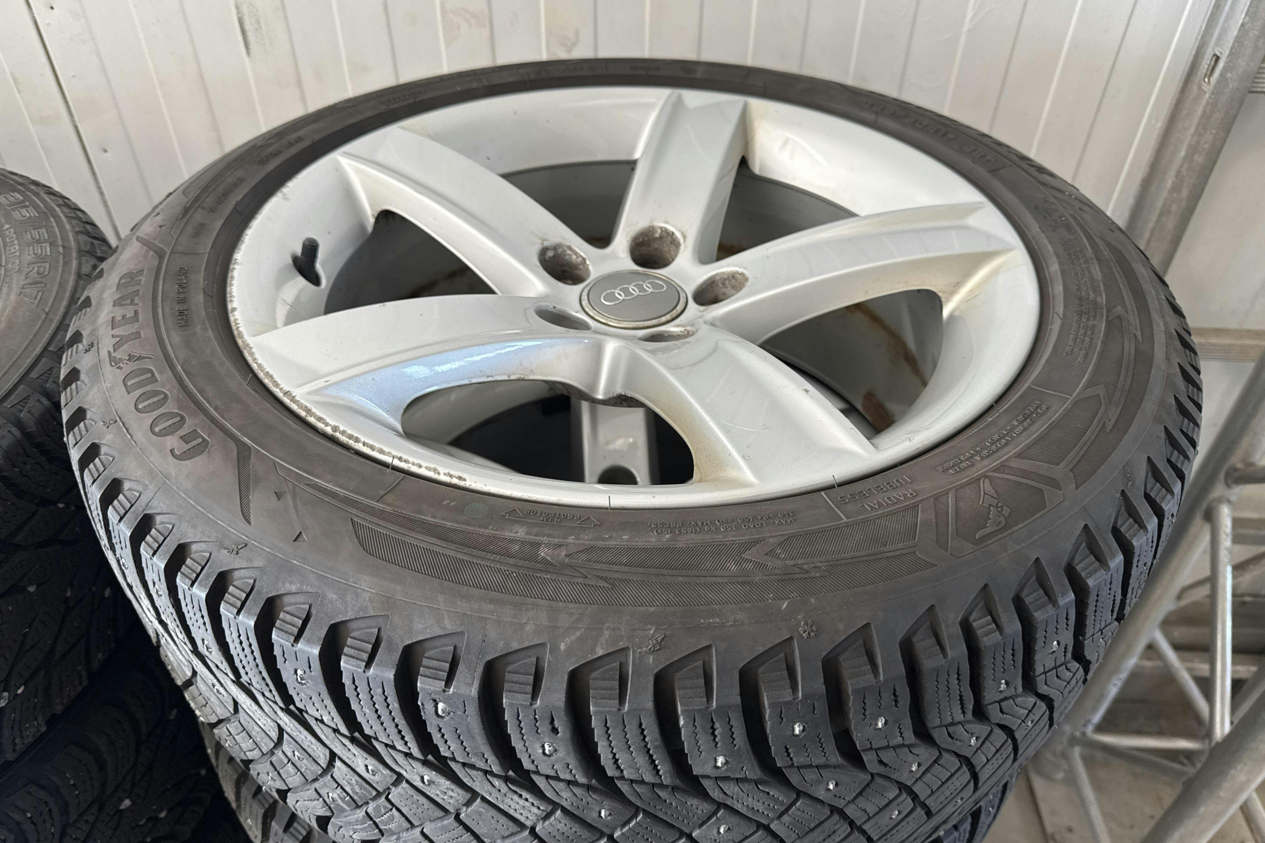 Vehicle Image 14