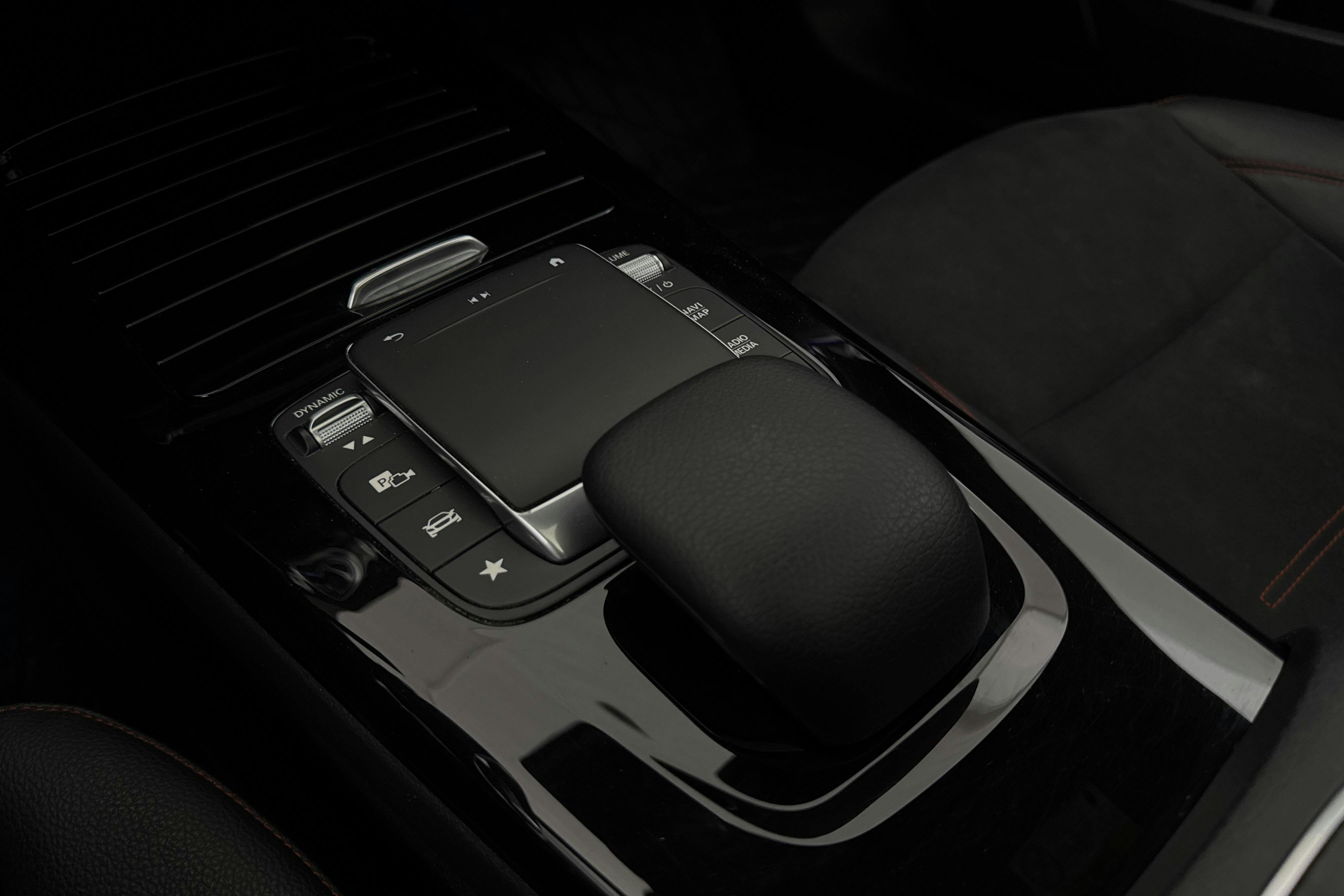 Vehicle Image 14