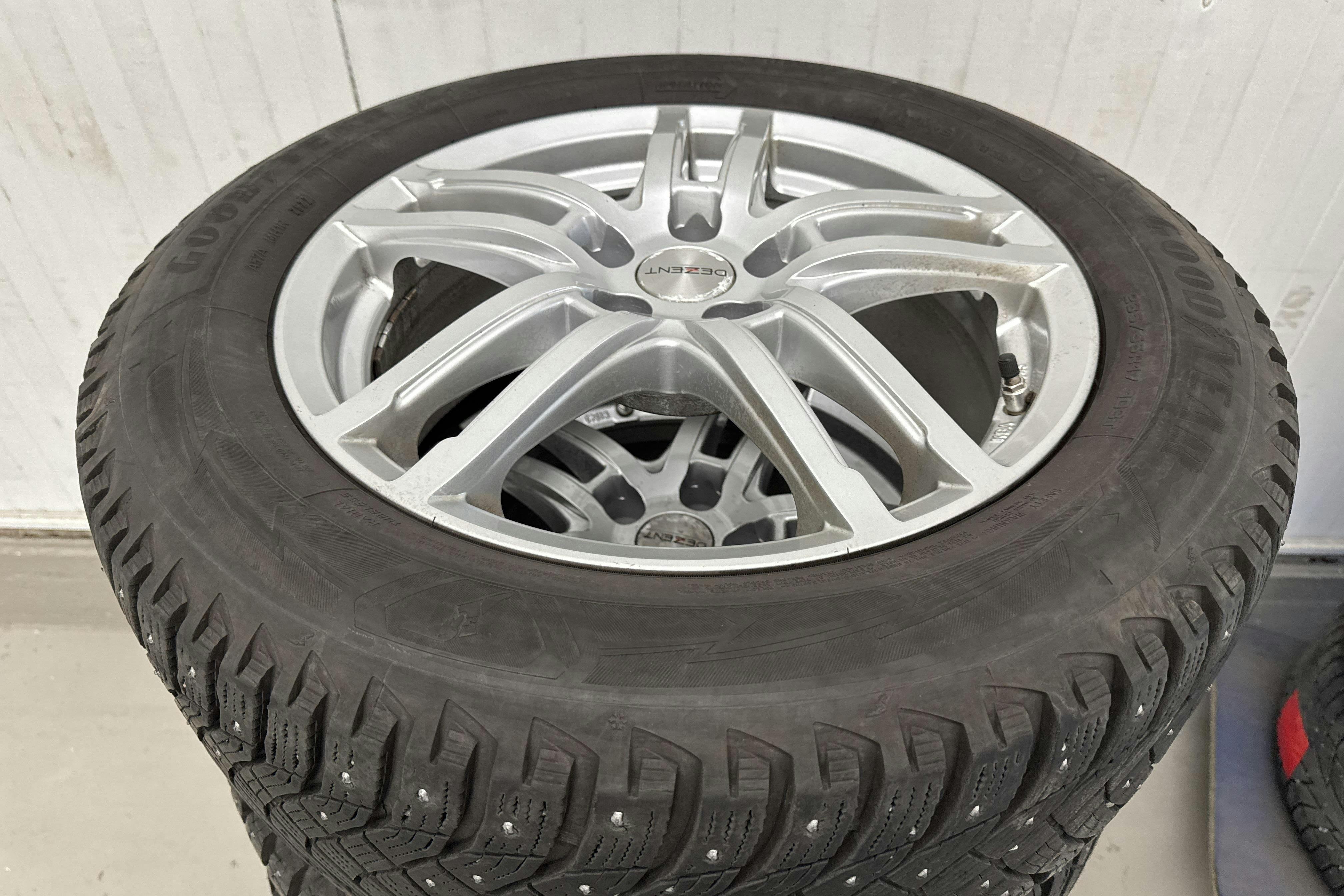 Vehicle Image 17