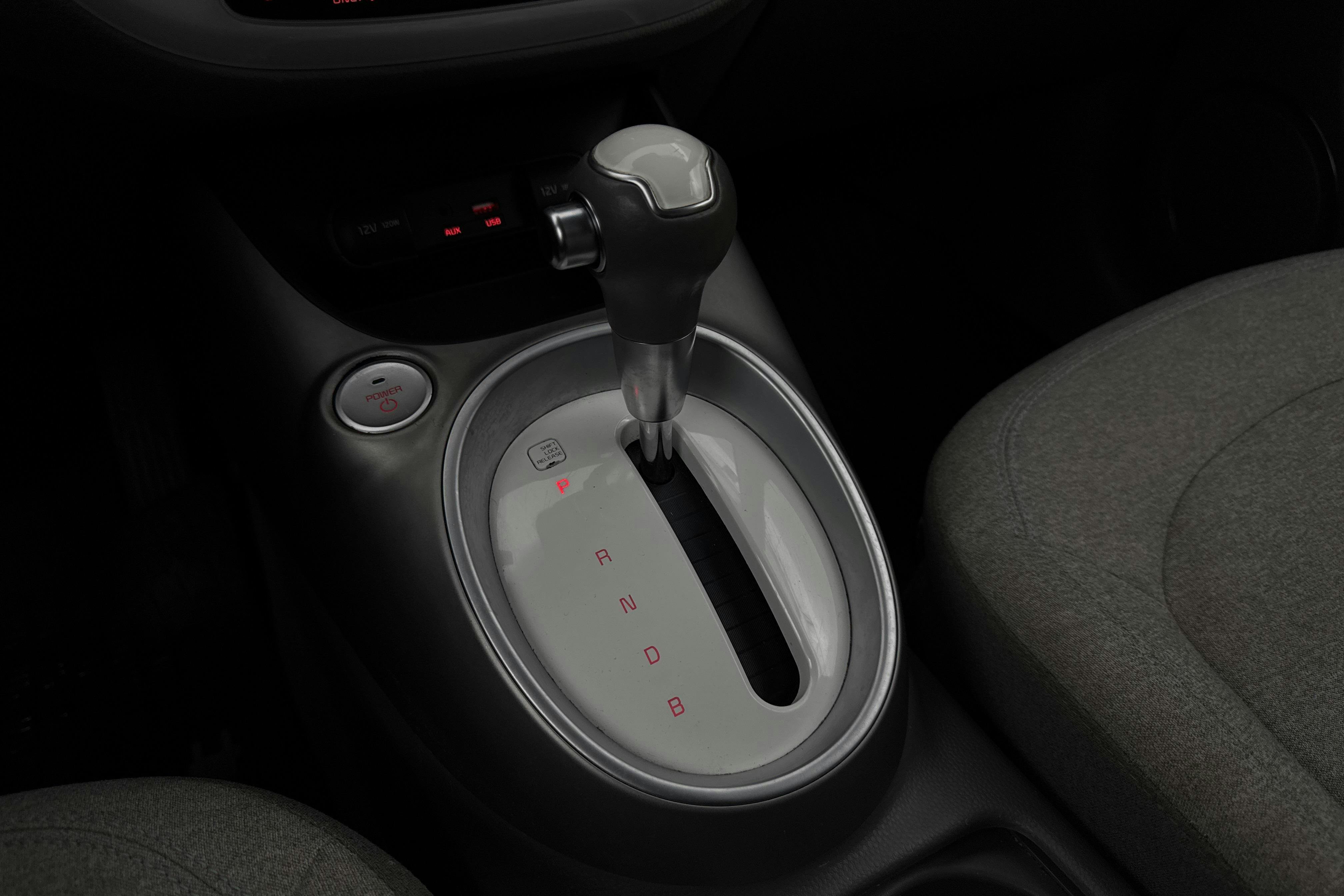 Vehicle Image 16