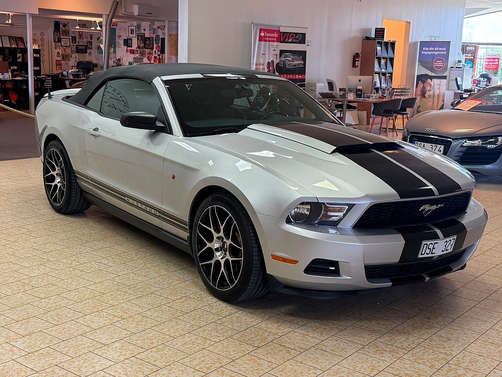 Vehicle Image 25