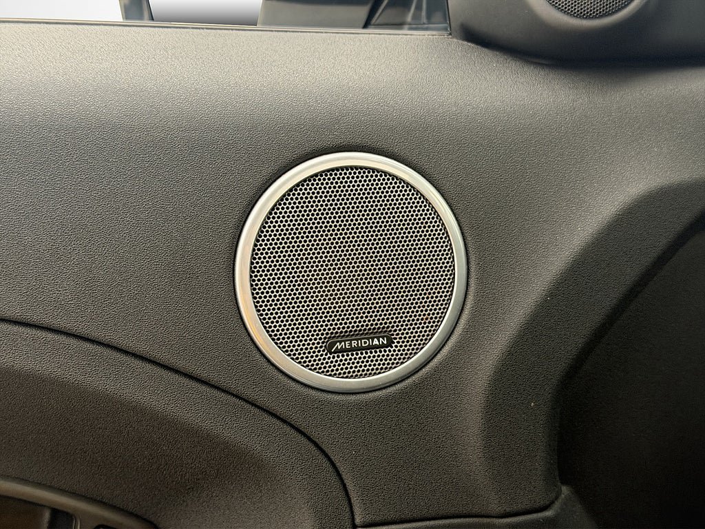 Vehicle Image 32