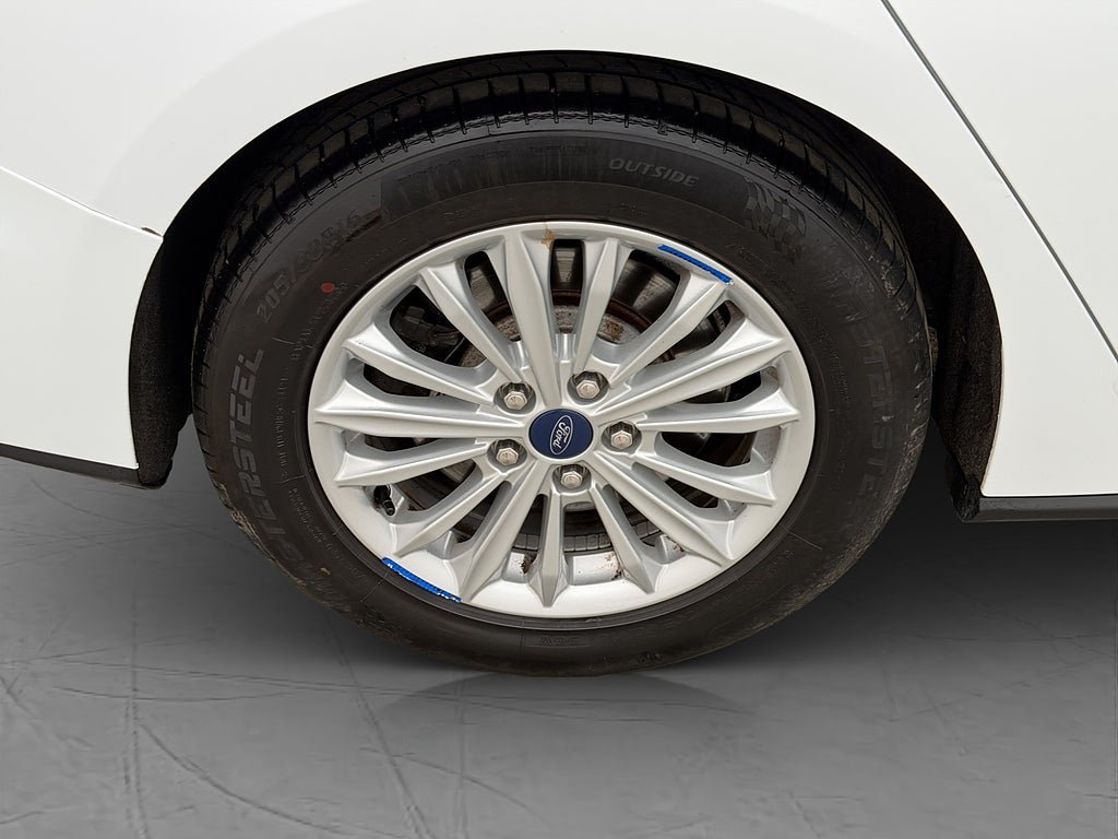 Vehicle Image 25