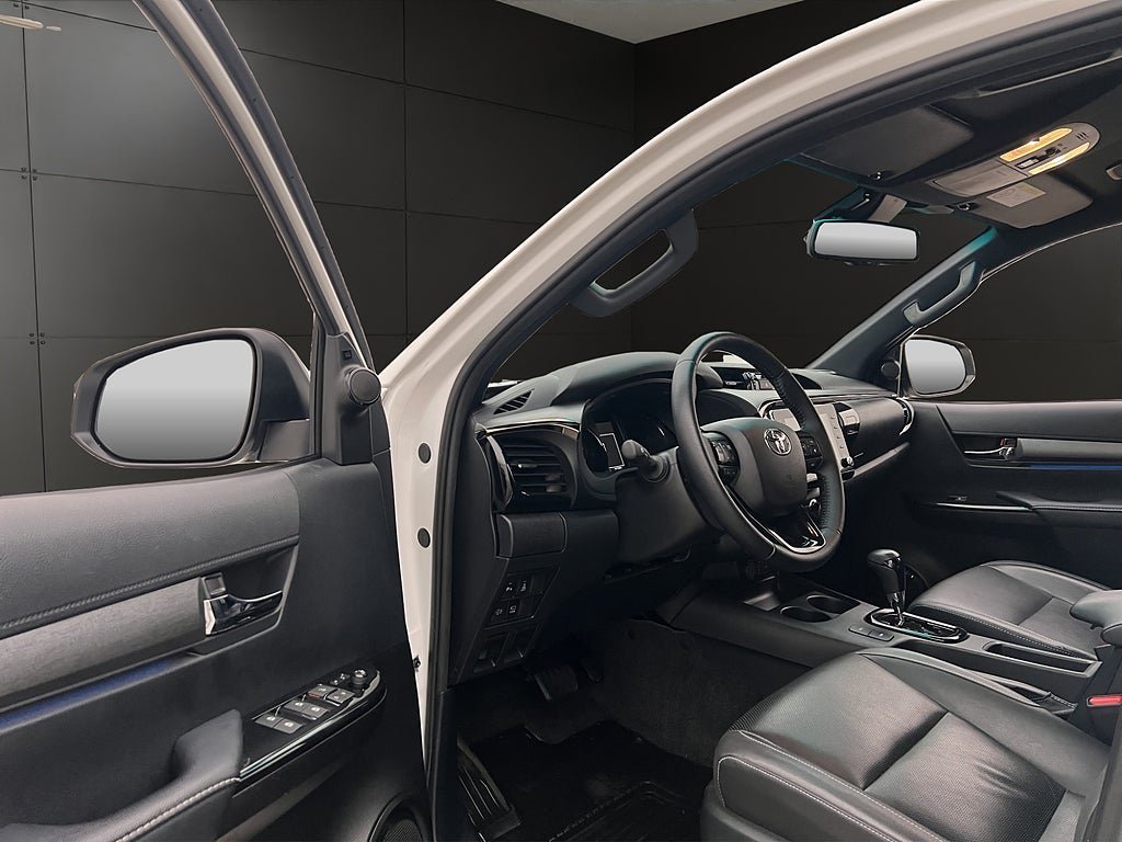 Vehicle Image 15