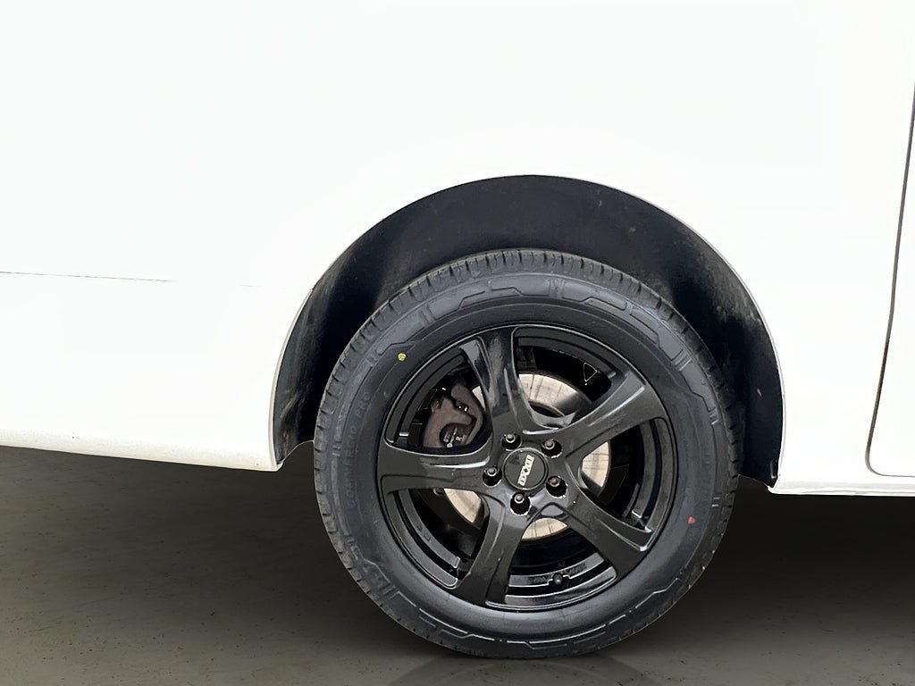 Vehicle Image 32