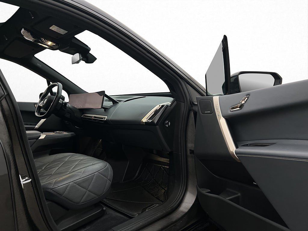 Vehicle Image 24
