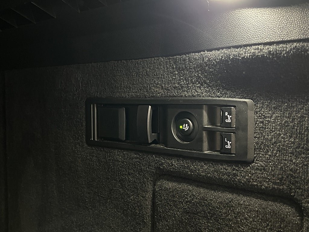 Vehicle Image 28