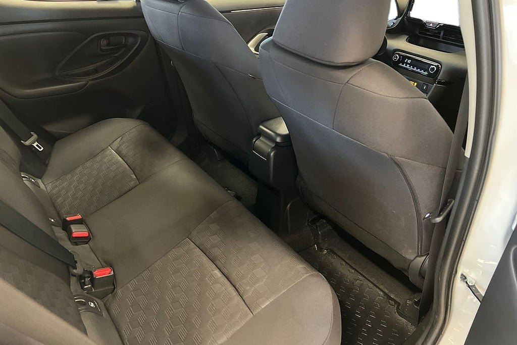 Vehicle Image 9