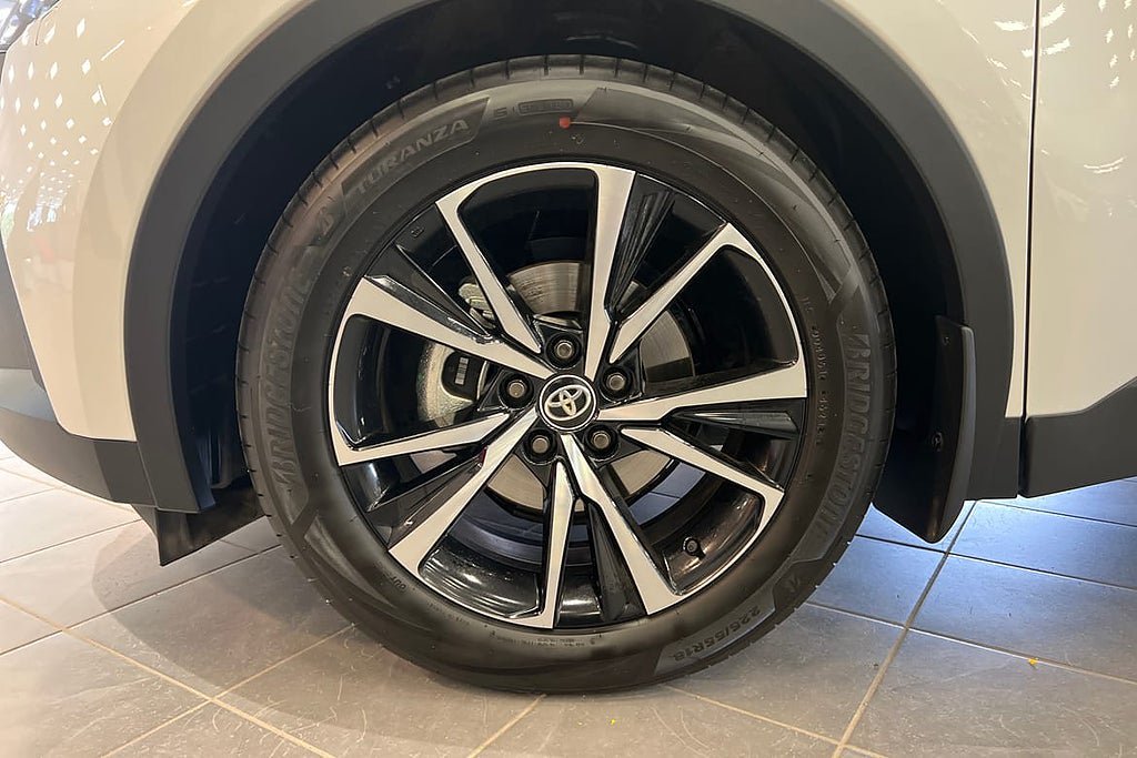 Vehicle Image 17