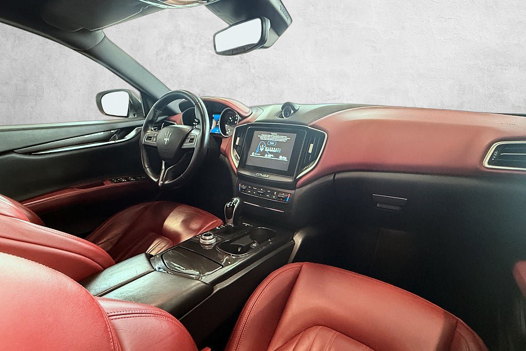 Vehicle Image 13