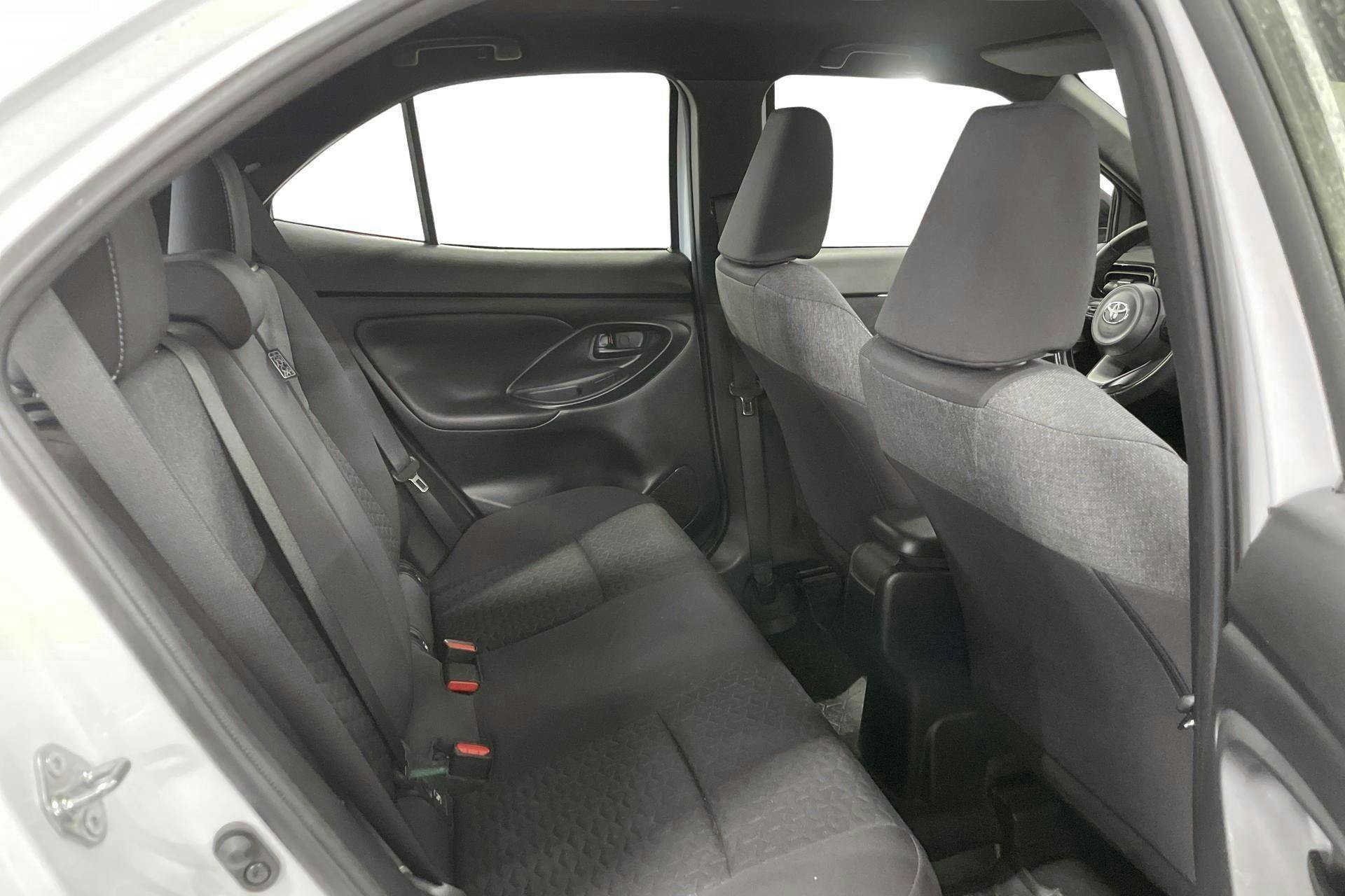 Vehicle Image 8