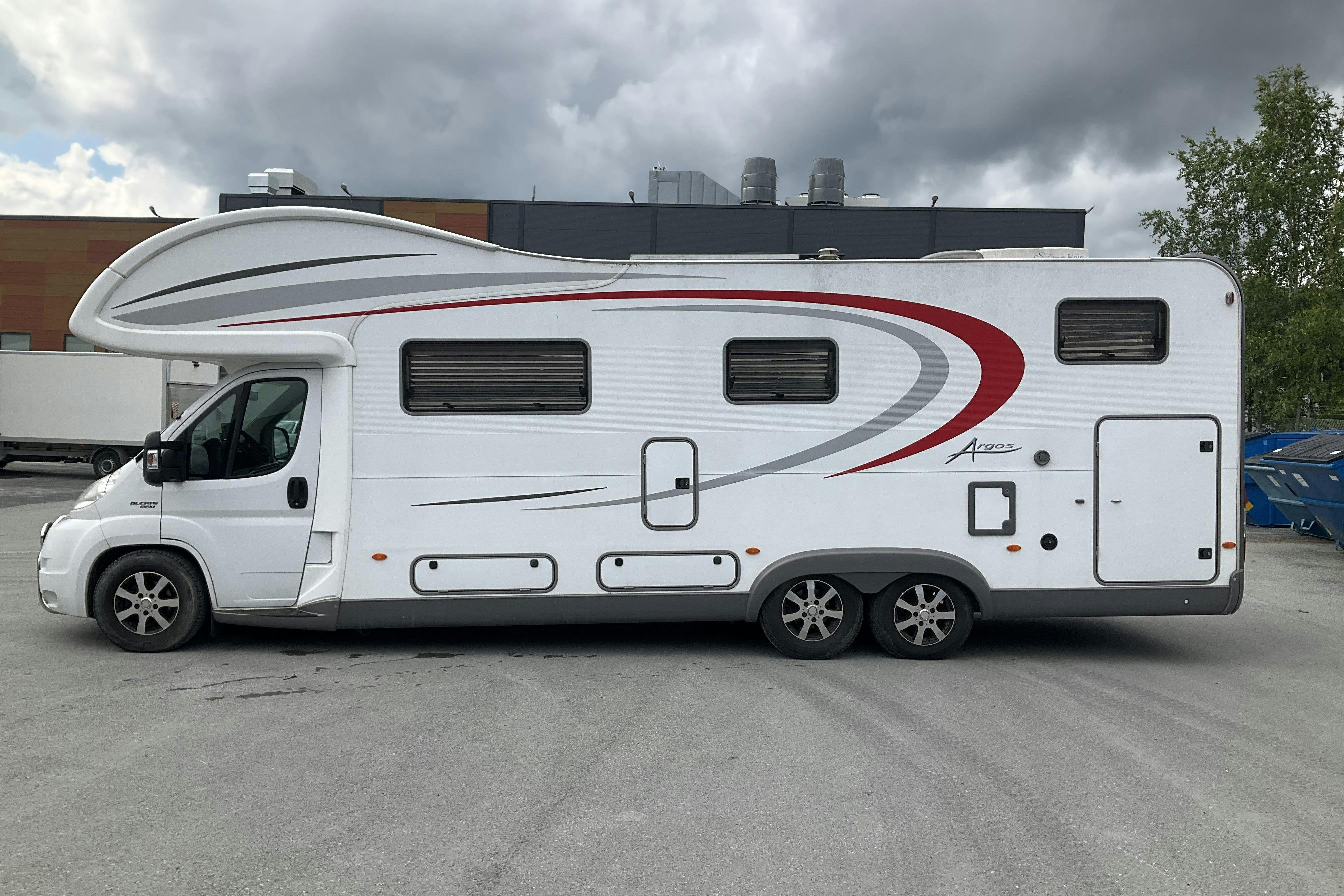 Vehicle Image 5
