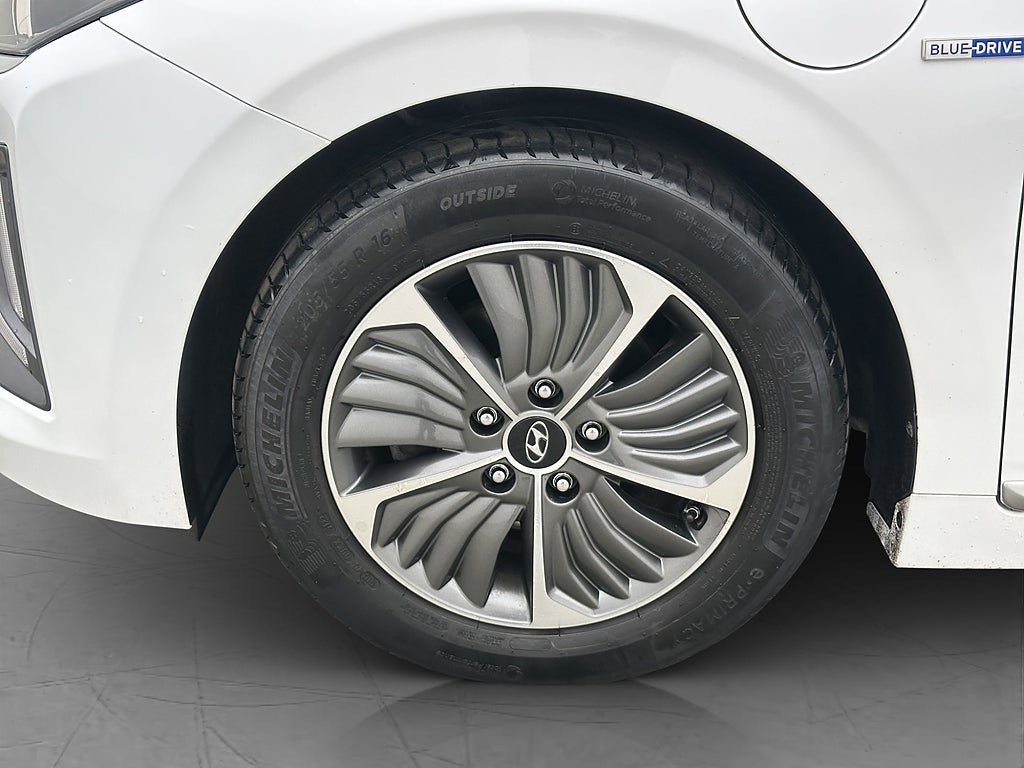 Vehicle Image 35