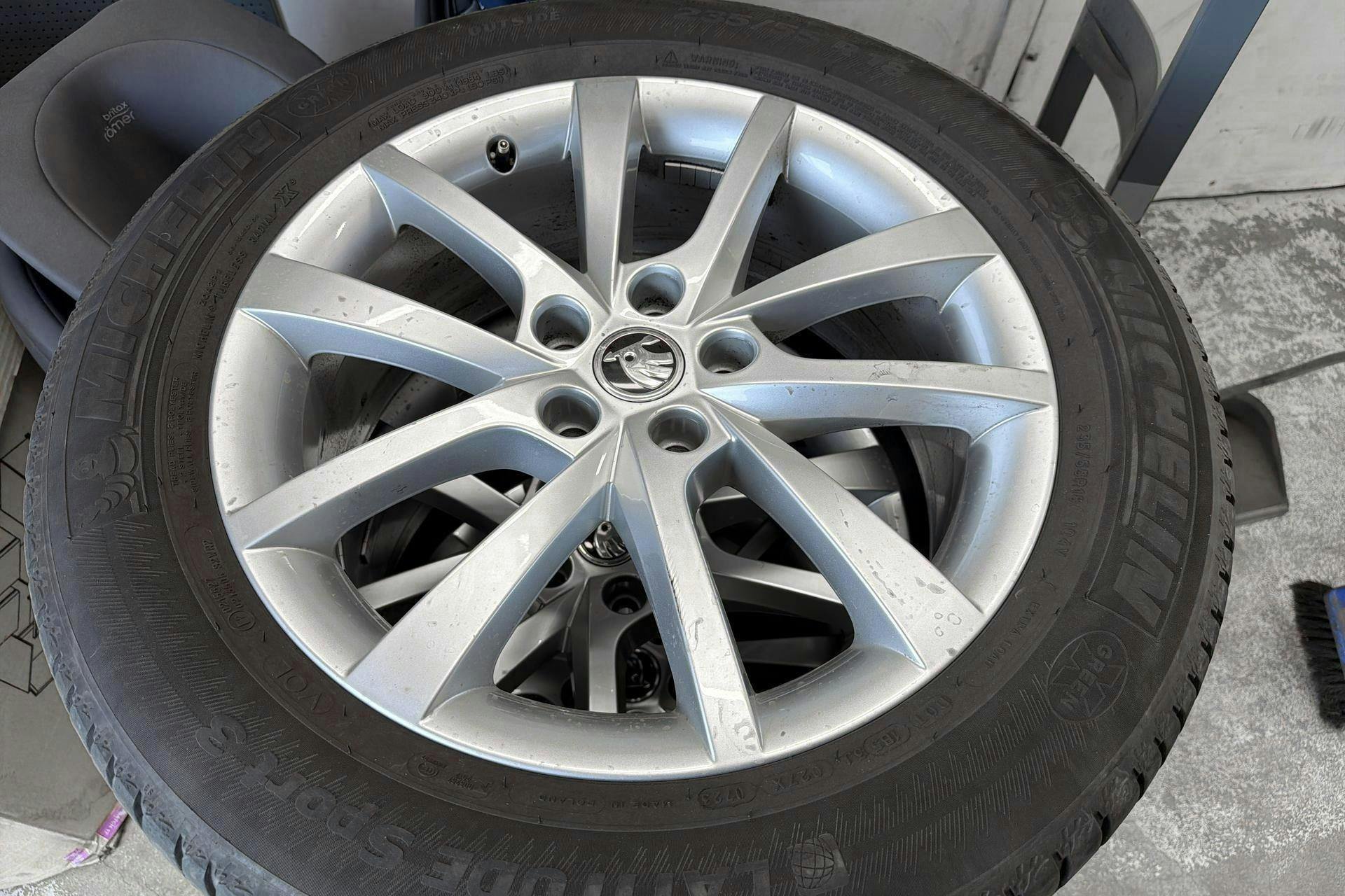 Vehicle Image 19