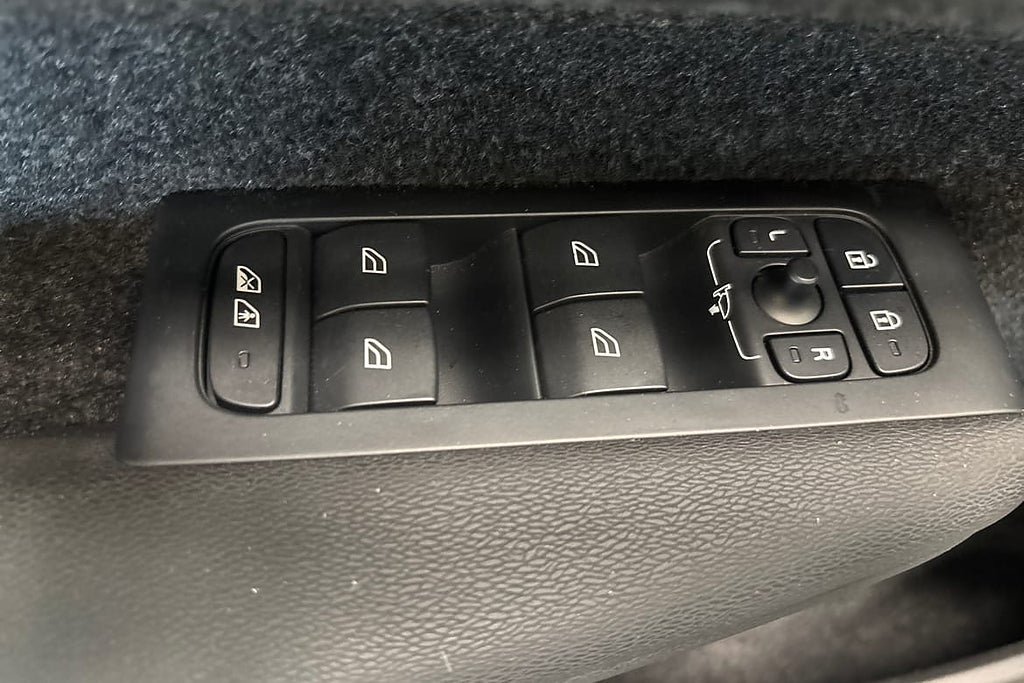 Vehicle Image 24