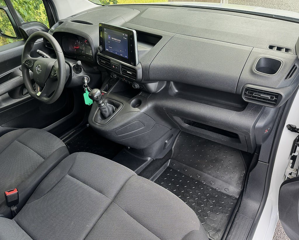 Vehicle Image 12