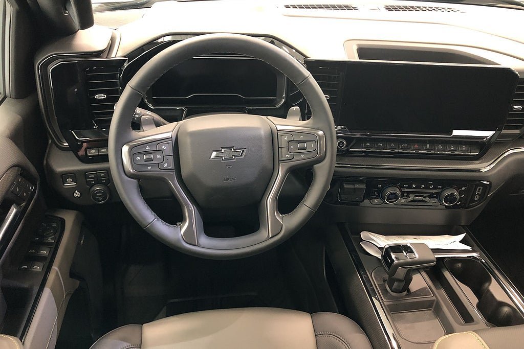 Vehicle Image 16
