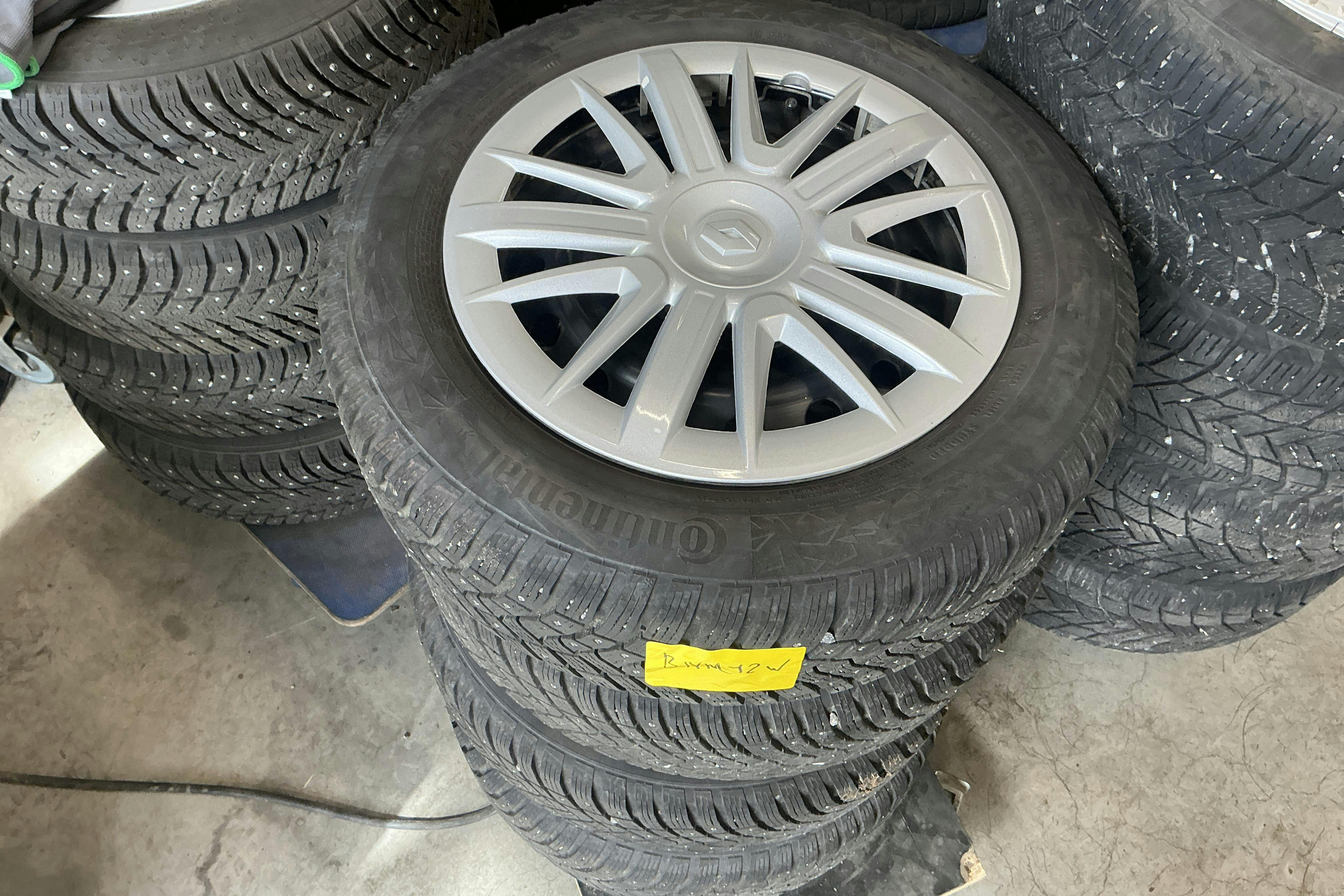 Vehicle Image 12