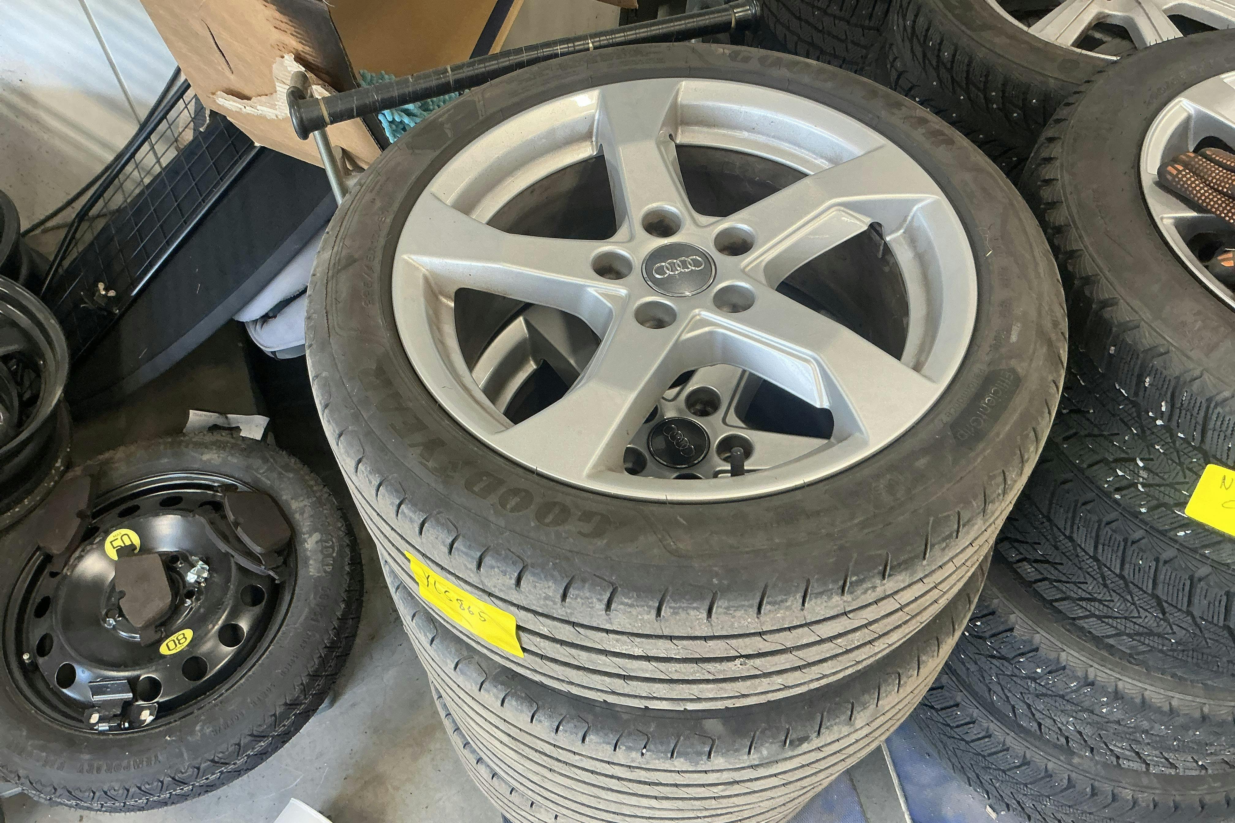 Vehicle Image 12