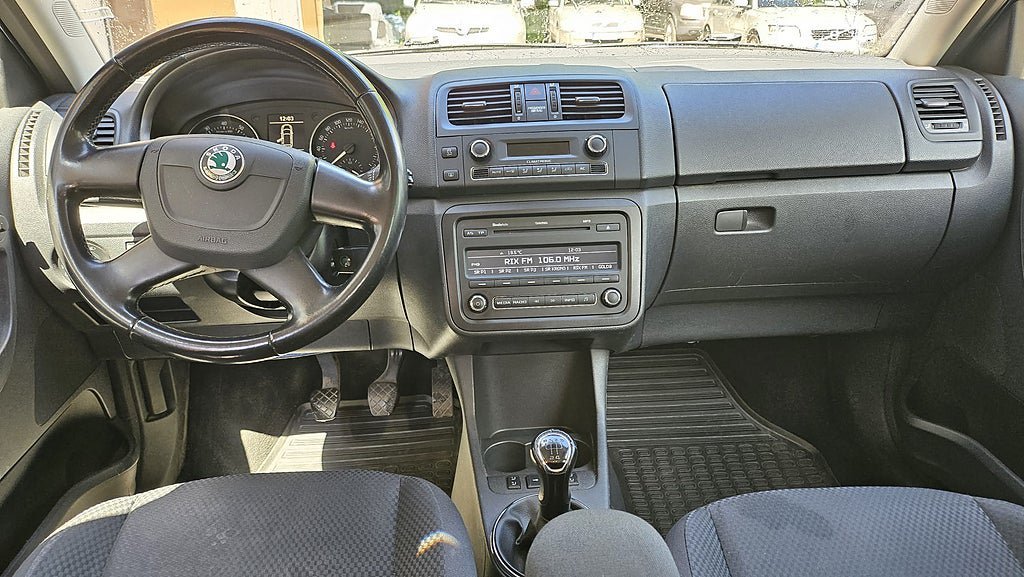 Vehicle Image 6