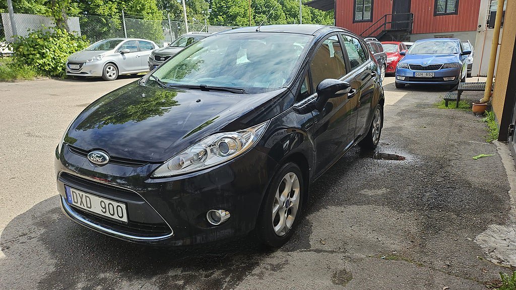Vehicle Image 5
