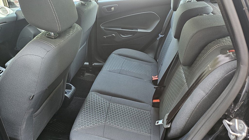 Vehicle Image 6
