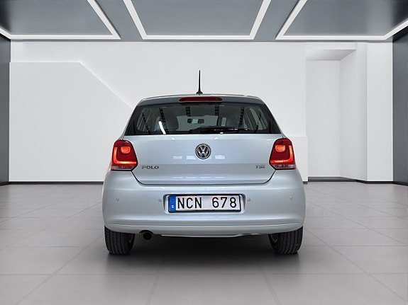 Vehicle Image 6