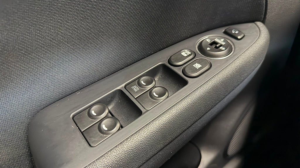 Vehicle Image 17