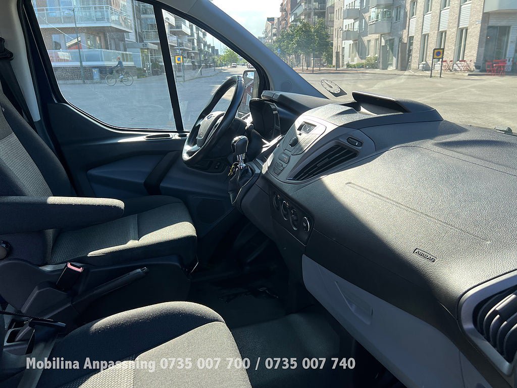 Vehicle Image 32