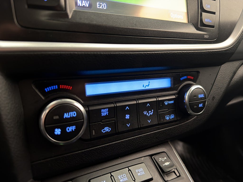 Vehicle Image 25
