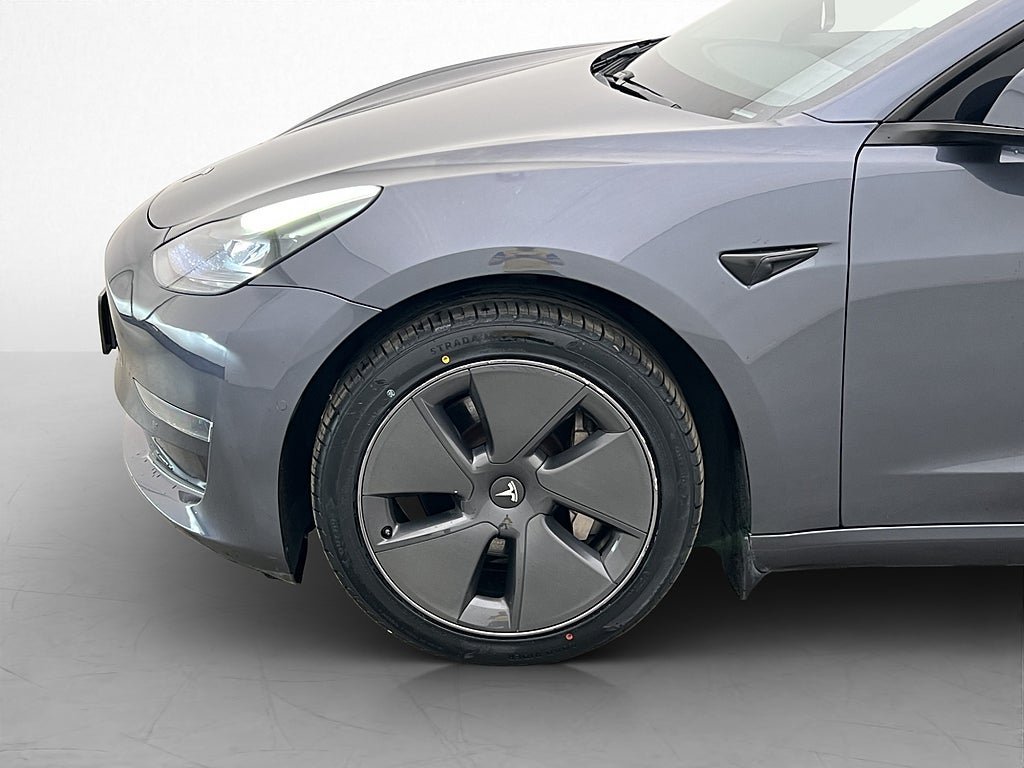 Vehicle Image 32
