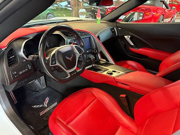 Vehicle Image 25
