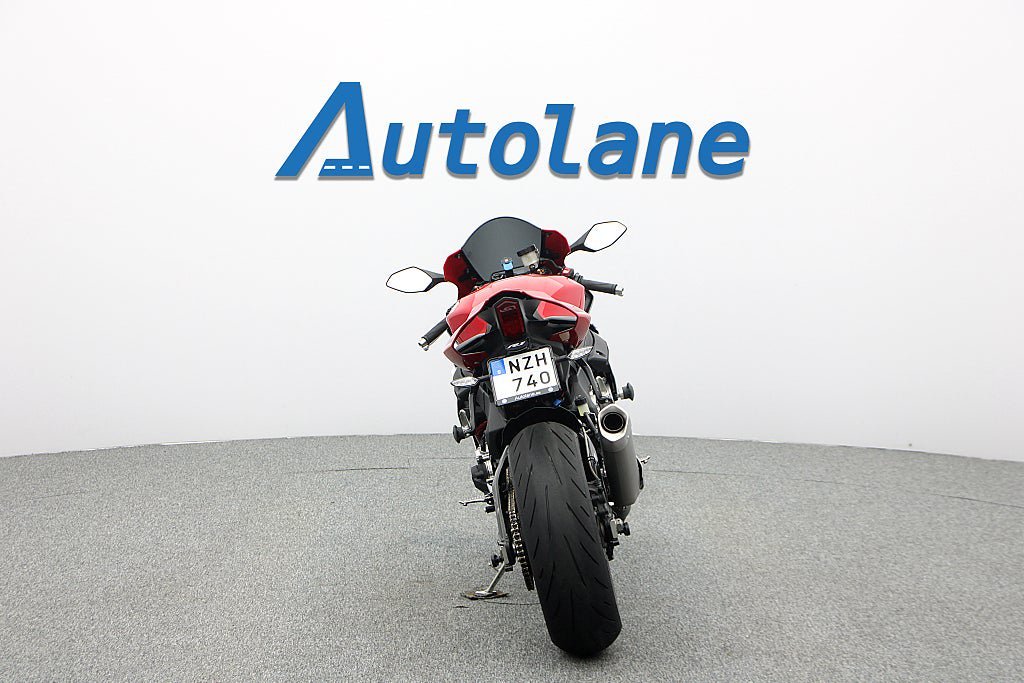 Vehicle Image 9