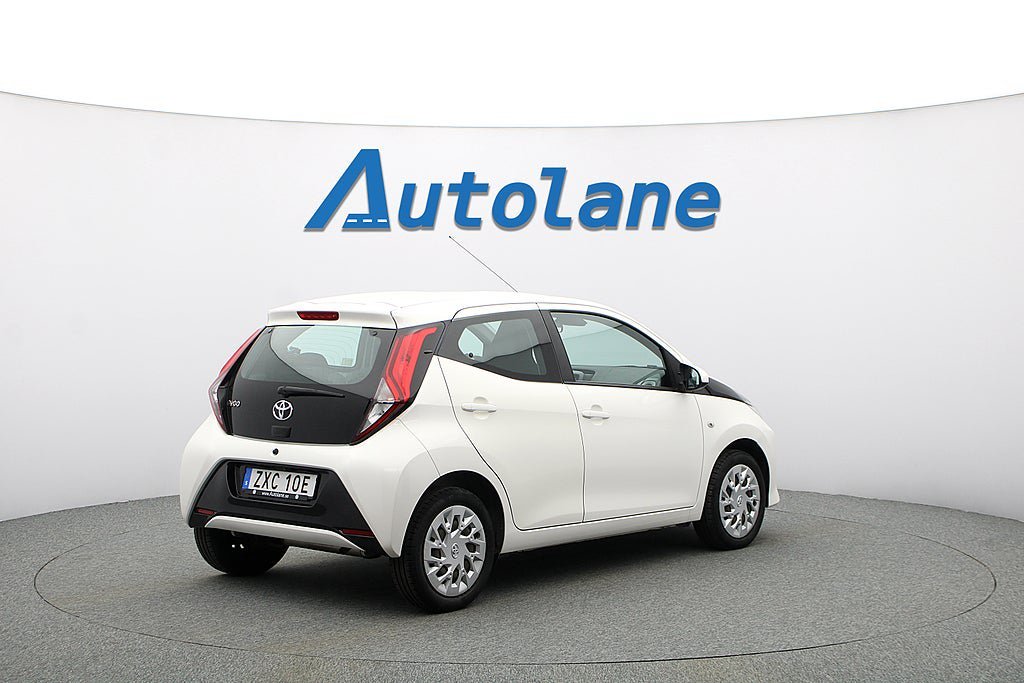 Vehicle Image 9