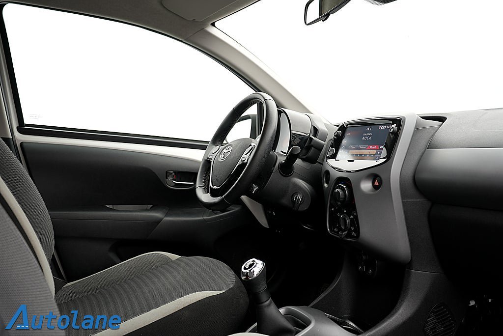 Vehicle Image 16