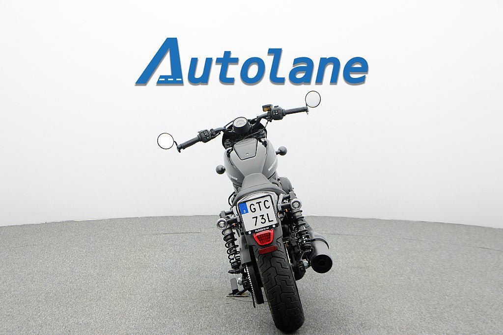 Vehicle Image 8