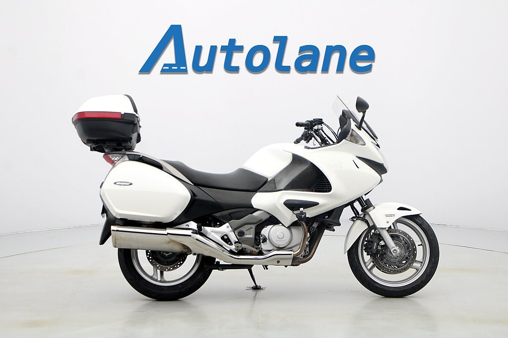 Vehicle Image 7