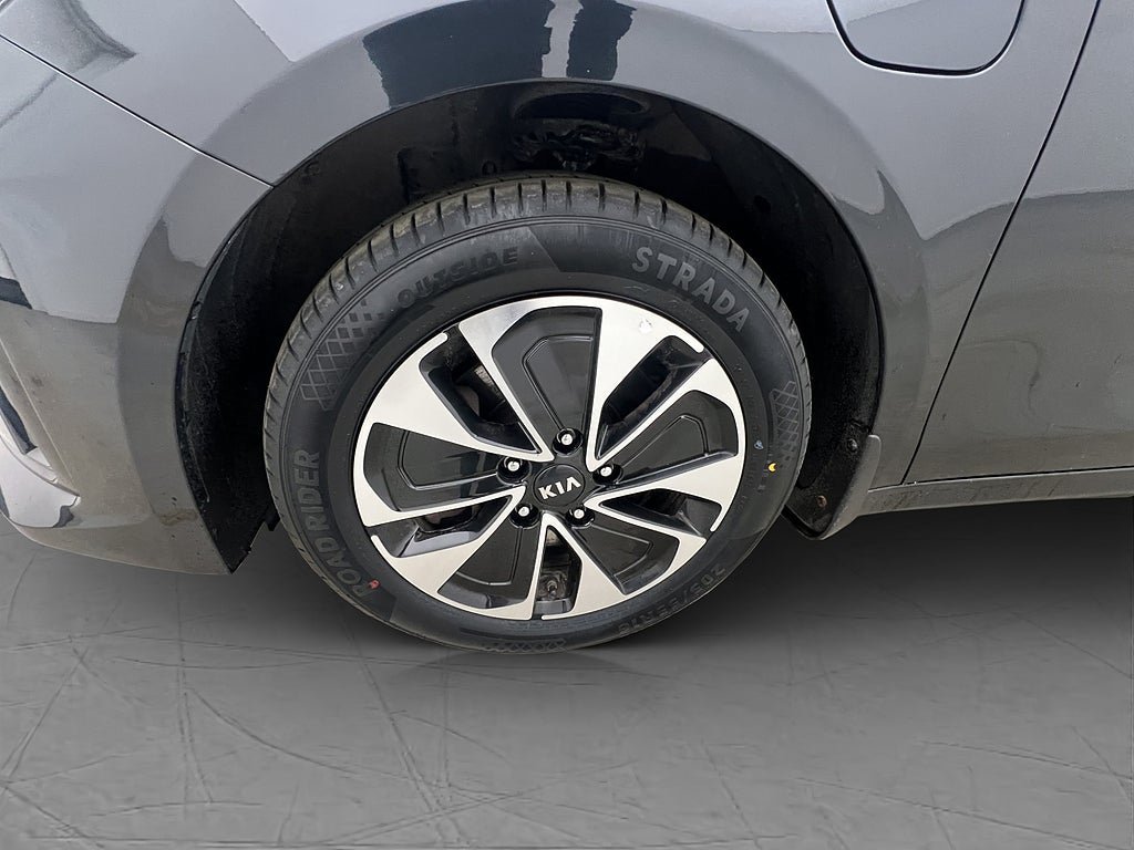Vehicle Image 25